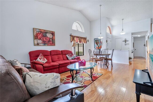 Photo - 112 Lakepointe Cir