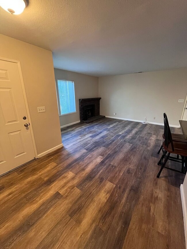 Photo - BEAUTIFUL UPDATED HALF-PLEX IN LOOMIS!!