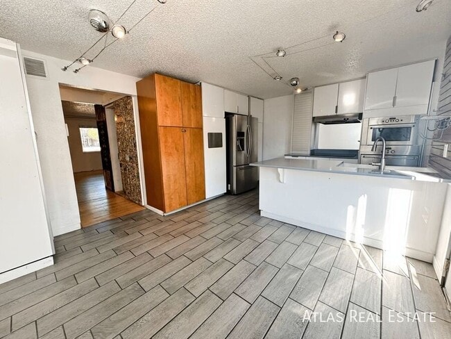 Photo - 218 W Rockrimmon Blvd