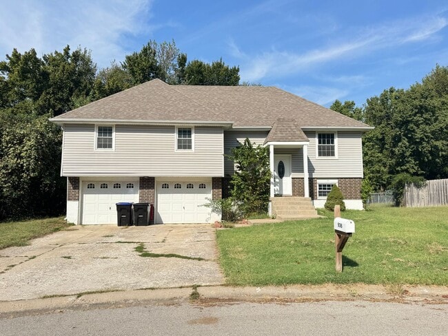 Building Photo - Perfect Family Home