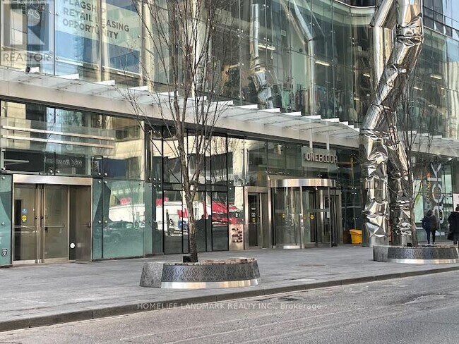 Photo - 1 Bloor St E Unit 1905