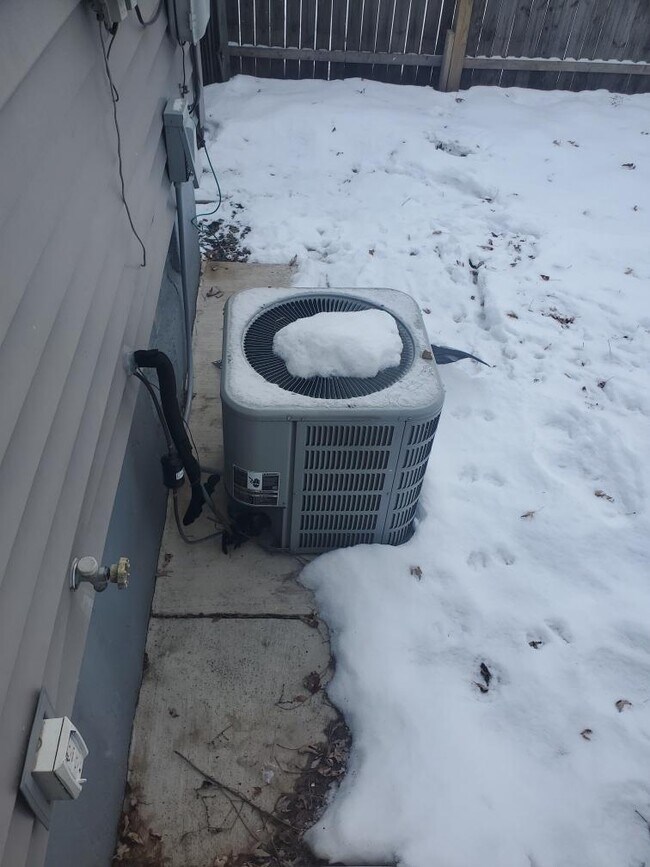 Photo - 439 S Illinois St