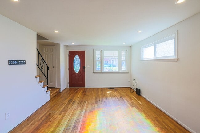 Photo - Labor Special Move in by September 15 Rece...