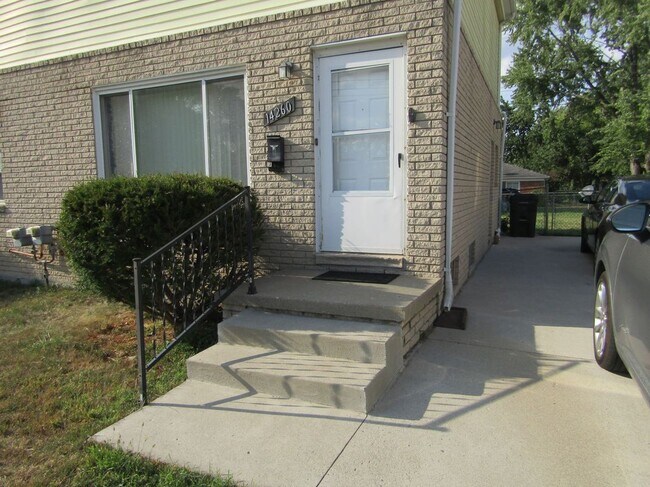 Building Photo - 14260 W Nine Mile Rd