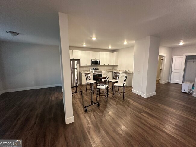 Photo - 370 Crestbrook Ln Unit B