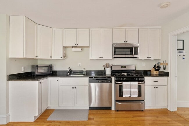 Building Photo - 229 Hurley St Unit 1T