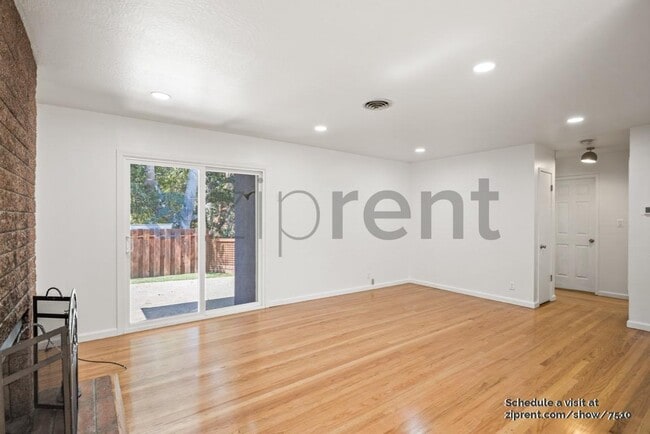 Photo - 1296 Albina Ave