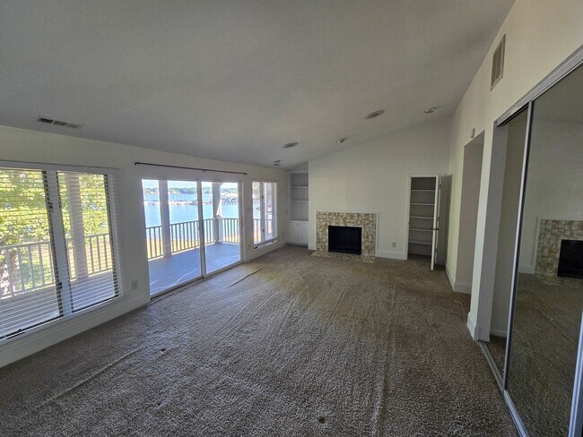 7401 Mariner Cove Dr