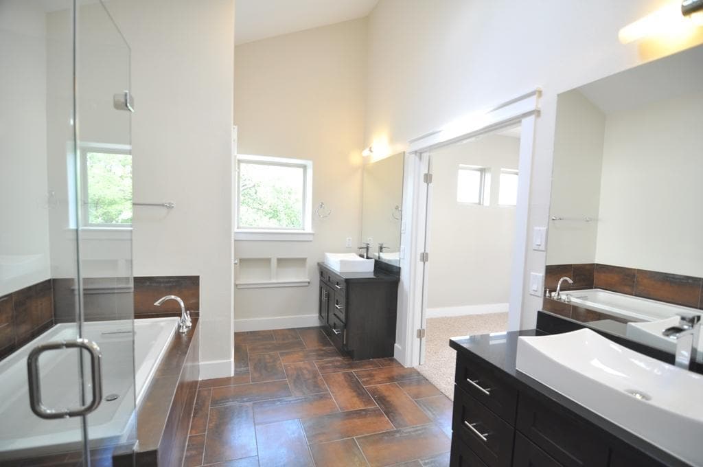 Photo - 4303 Dickson St