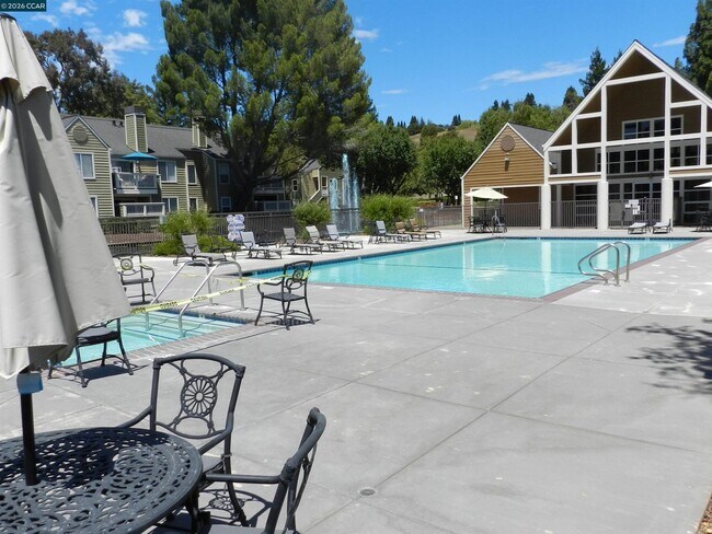 225 Reflections Dr Unidad 27