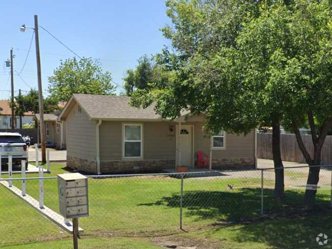 Building Photo - 1604 NW Lindy Ave Rental