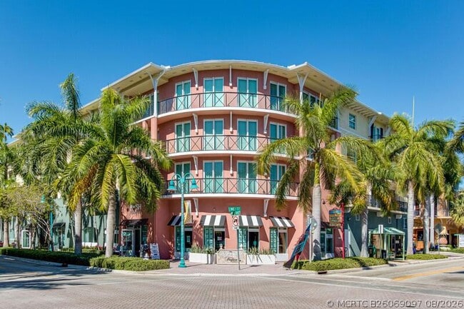 225 NE 1st St Unit 303