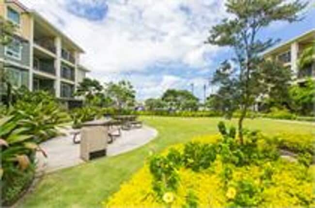 Building Photo - Live in the Heart of Kailua Town in this rarely available end unit!