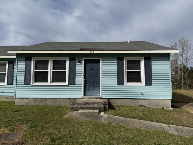 Building Photo - Nice 2 bedroom, 1 bath duplex