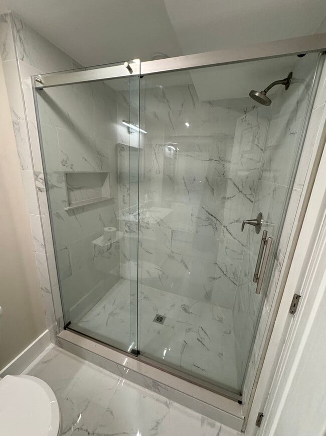 Photo - June 1st-ish Renovated 3 Bed/2 Bath A+ Location Worthington St Unidad 1