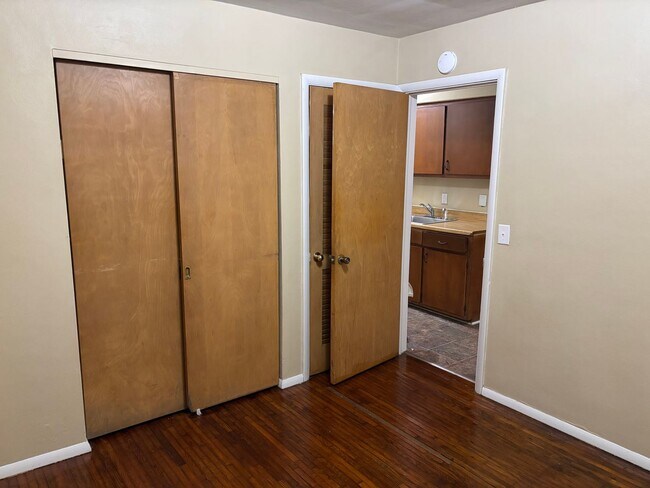 Photo - 375 S Detroit Ave Unidad Rear