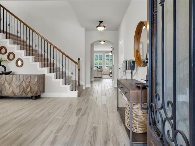 Building Photo - 310 Hawthorn Dr