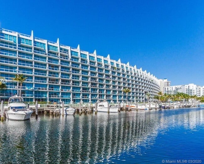 Building Photo - 2950 NE 188th St Unit 434