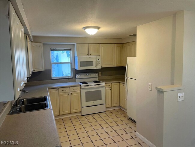 Photo - 2173 Barry Dr