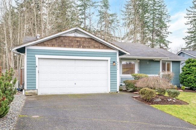 Photo - Spacious 3-Bedroom Home with Deck & Fenced Yard