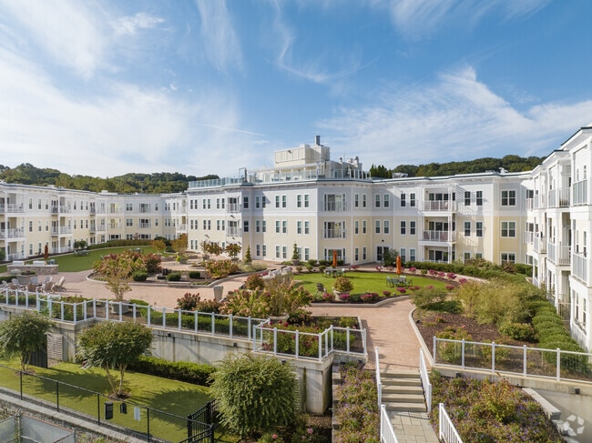 The Shipyard at Port Jeff Harbor - The Shipyard at Port Jeff Harbor