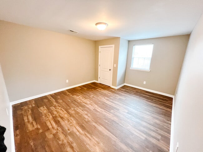 Building Photo - 801 Poplar Ave Unit B Rental