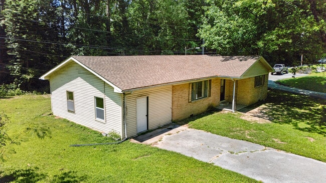Photo - 156 B St