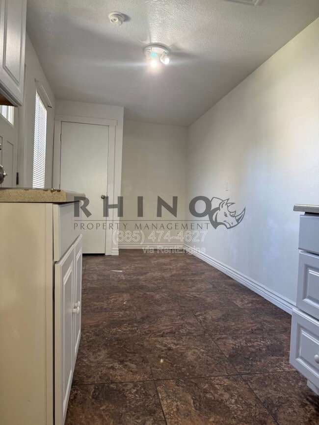 Photo - 2885 Van Buren Ave Unit 3