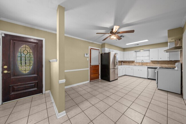 Photo - 10046 Cedardale Dr