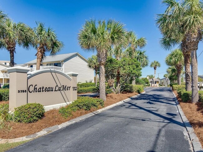 Building Photo - Beautiful Condo with Beach Front Access **... Unit 904