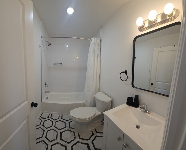 Photo - 320 Grove St Unit 1