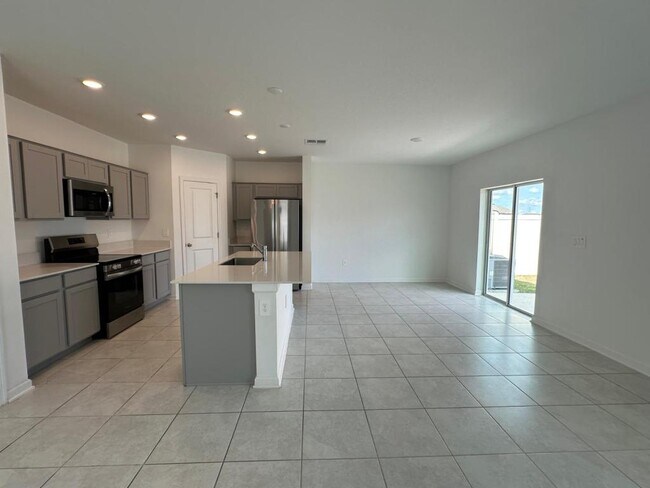 Photo - 989 Harold Pass