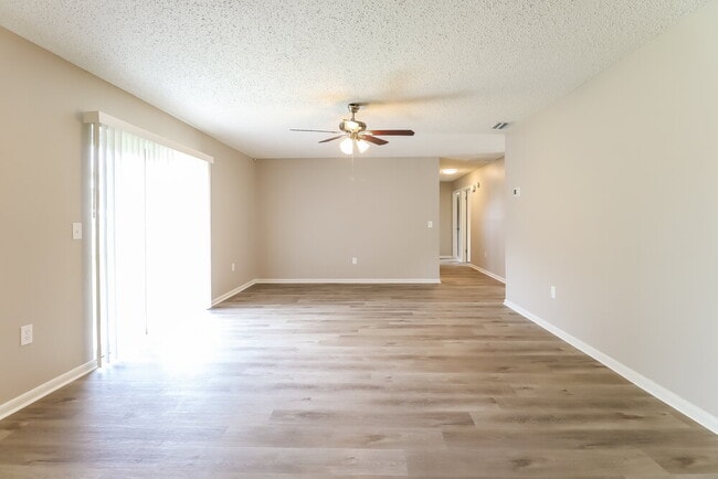 Photo - 143 Jenny Way