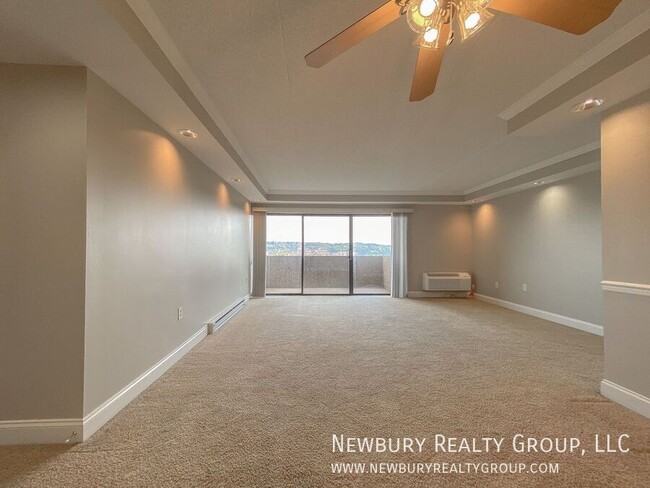 Photo - 530 N Main St