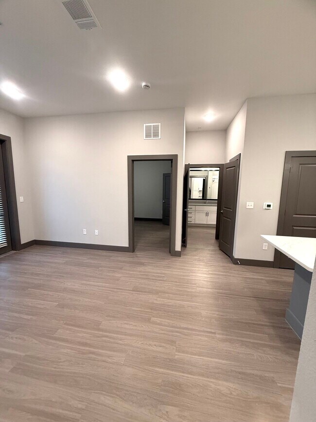 Photo - 400 W 5th St Unit 3110