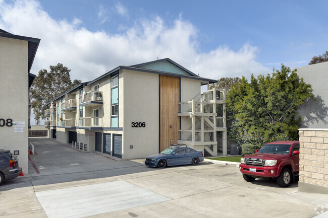 Building Photo - High Tide Rental