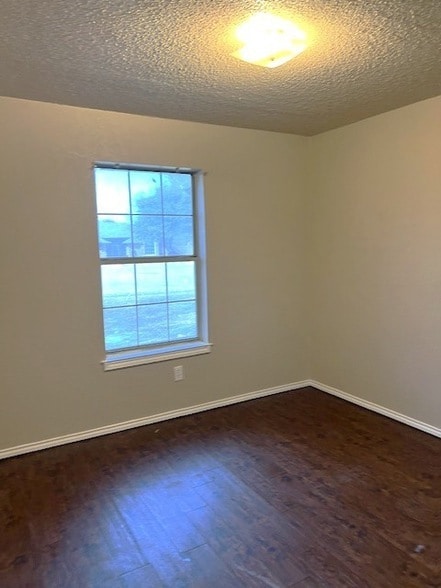 Photo - 624 Johnathon Ct