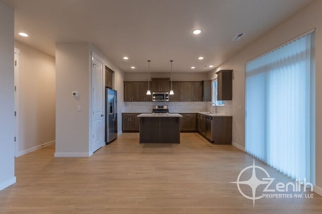 Photo - 124 S 88th Dr