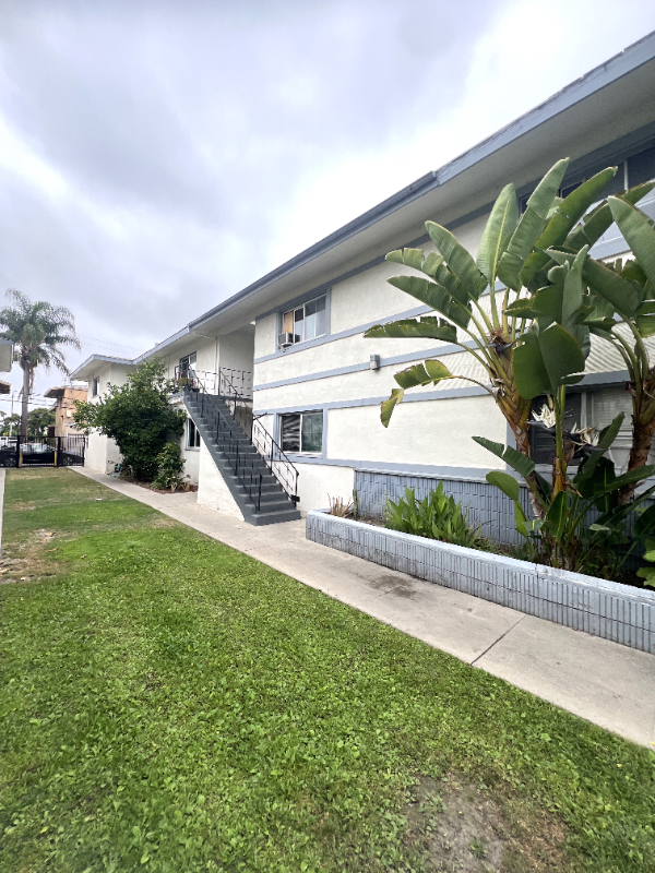 Photo - 1827 W Glencrest Ave Apartment Unit B