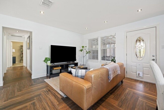 Photo - 1501 Broadmoor Dr