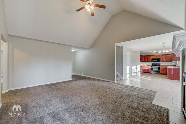 Photo - 112 N Peach Brook