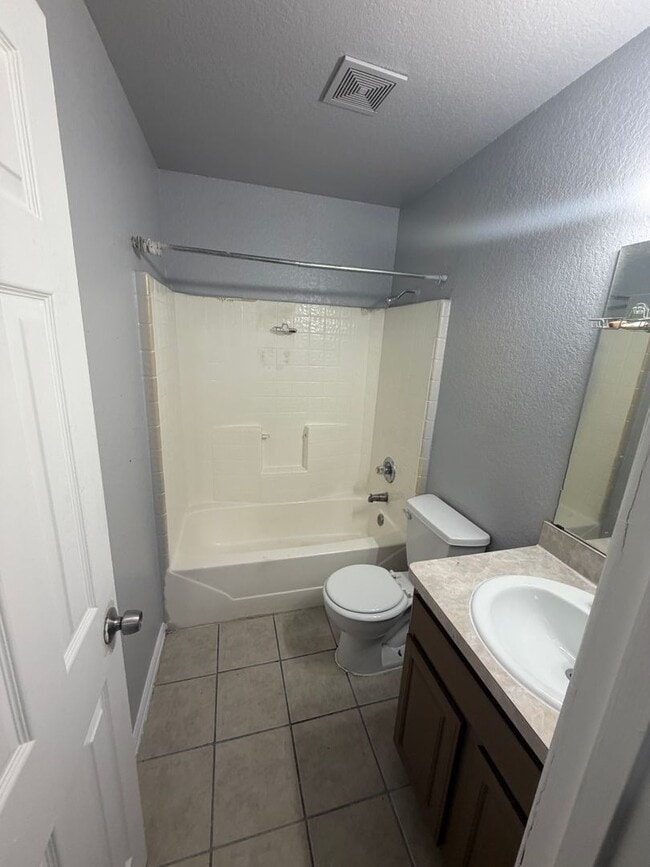 Building Photo - 933-935 Baker St Unit 933 Baker St