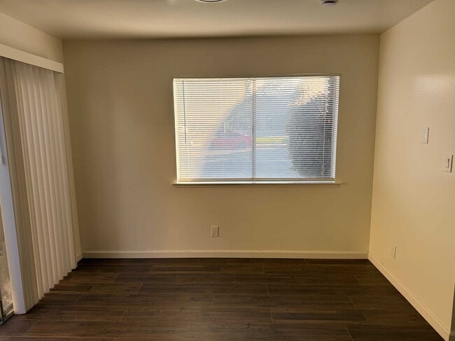 Building Photo - Eastview Apartments