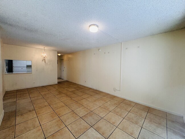 1900 N Congress Ave