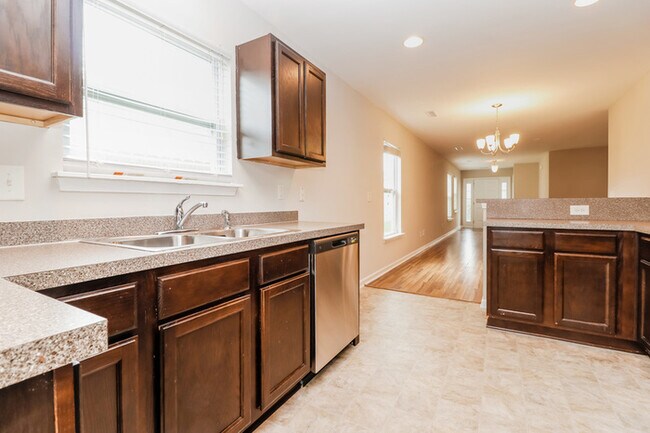 Photo - 154 Tyger St