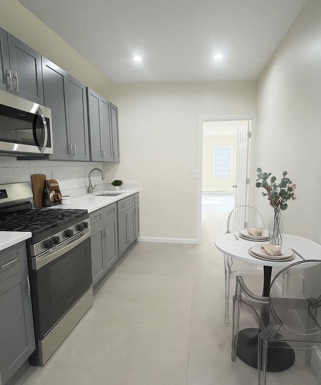 Building Photo - 566-568 Newark Ave Unit 2