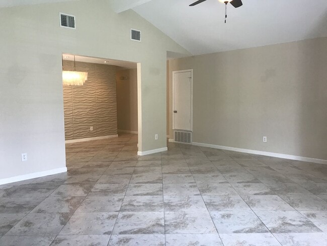 Photo - 11638 Parkfield Dr