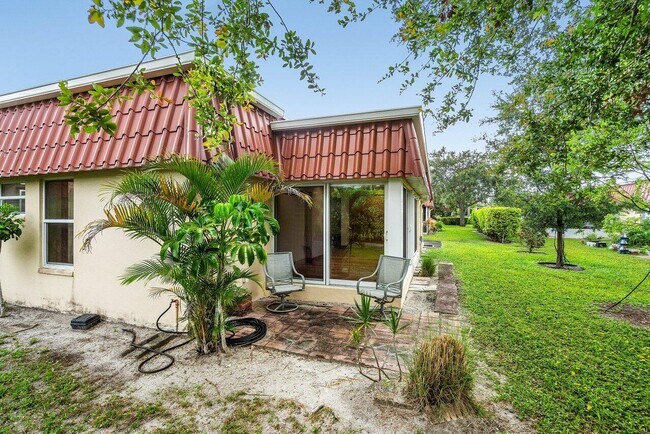 Photo - 289 Cape Cod Cir