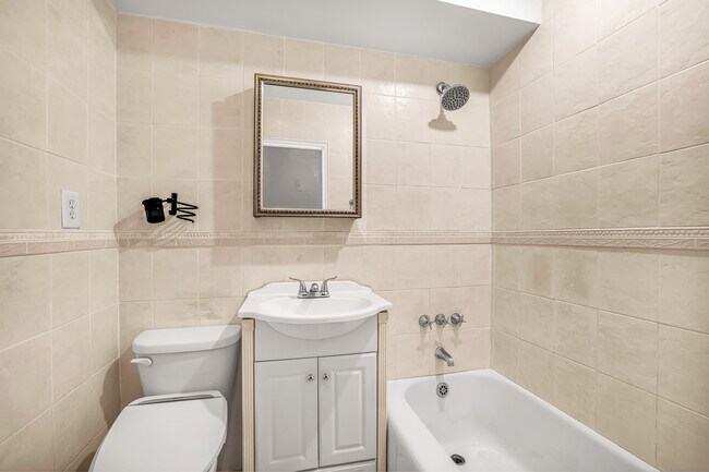 Photo - 240 E 35th St