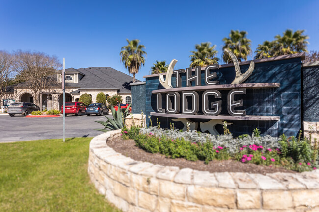 Lodge in San Marcos - Lodge in San Marcos Apartments